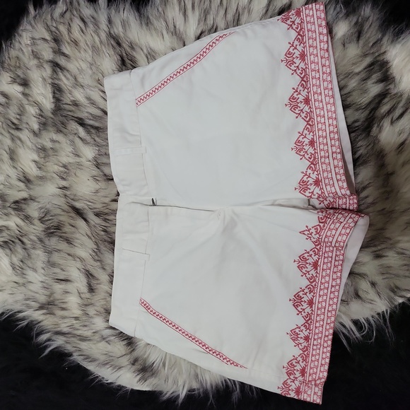 WOMENS ARTISAN NY SHORTS WHITE WITH RED EMBROIDERED DETAILS SIZE 4 - Picture 1 of 6